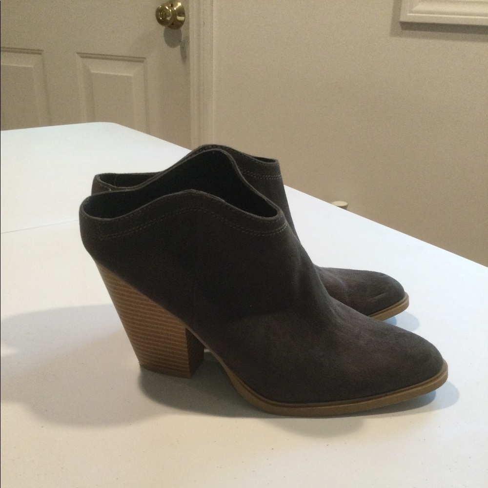 dv heeled bootie. Size 9.5